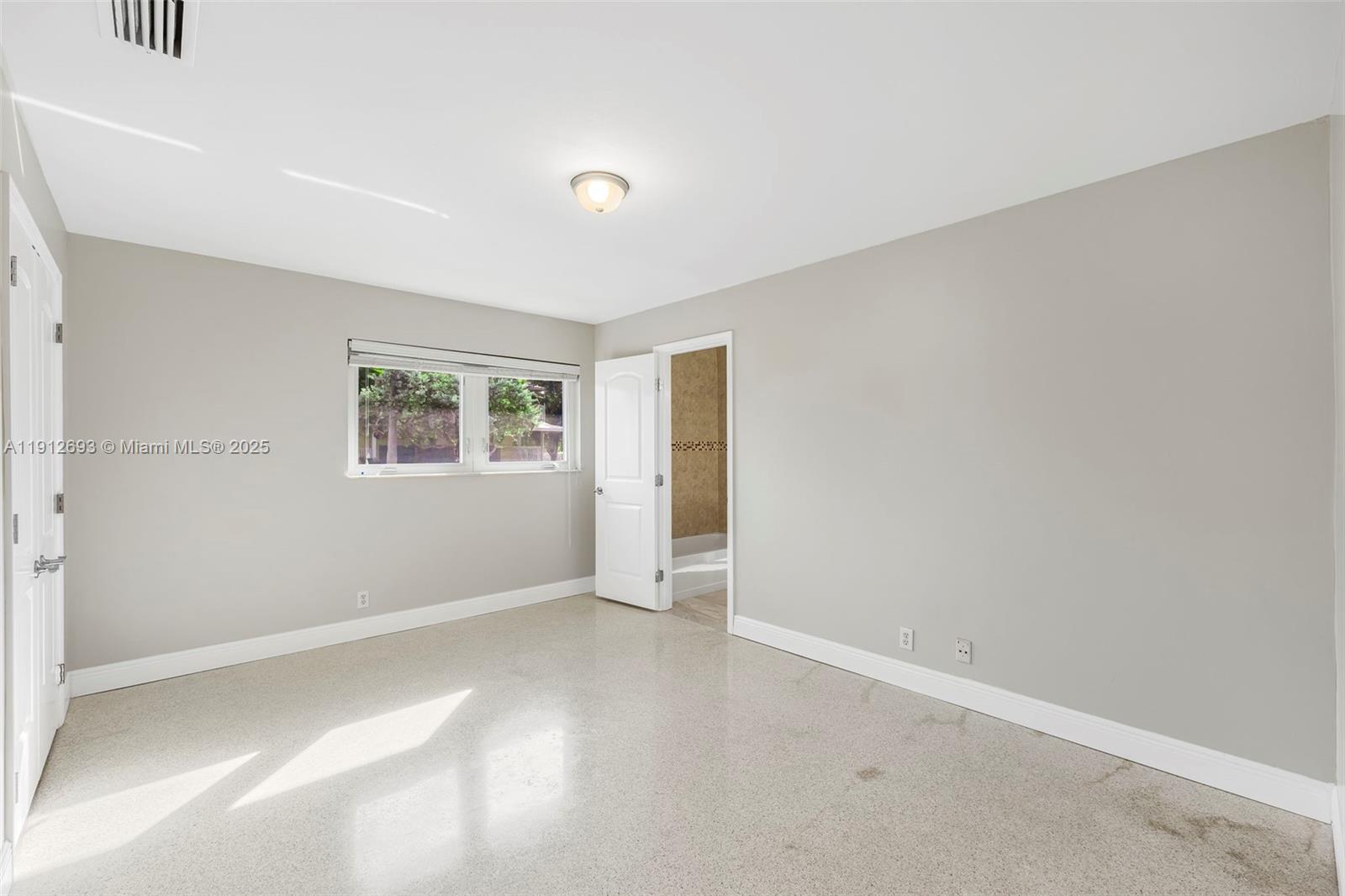 RIVIERA - Residential Lease