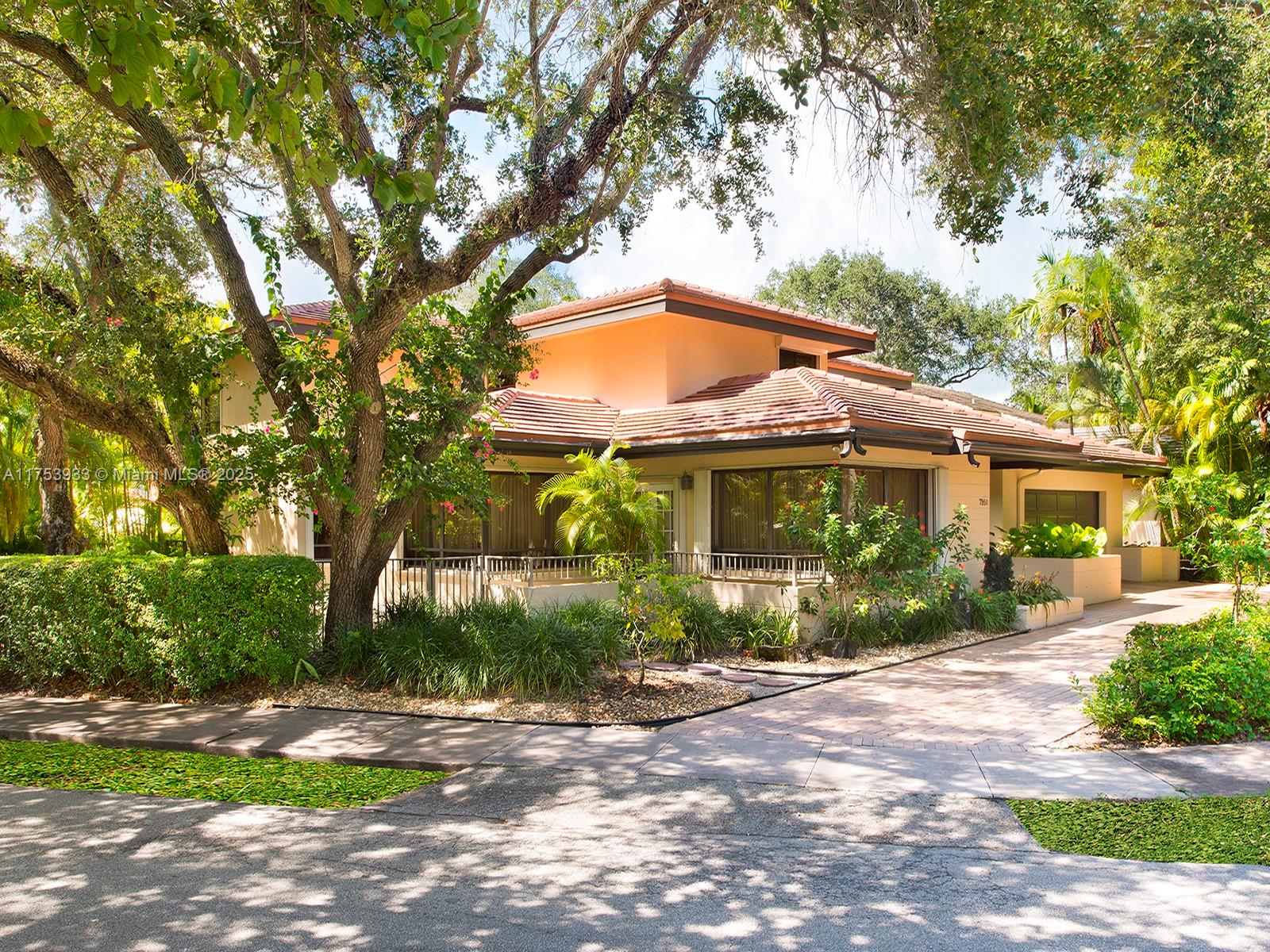 7950 Old Cutler Rd, Coral Gables, Miami-Dade County, Florida - 4 Bedrooms  
3.5 Bathrooms - 