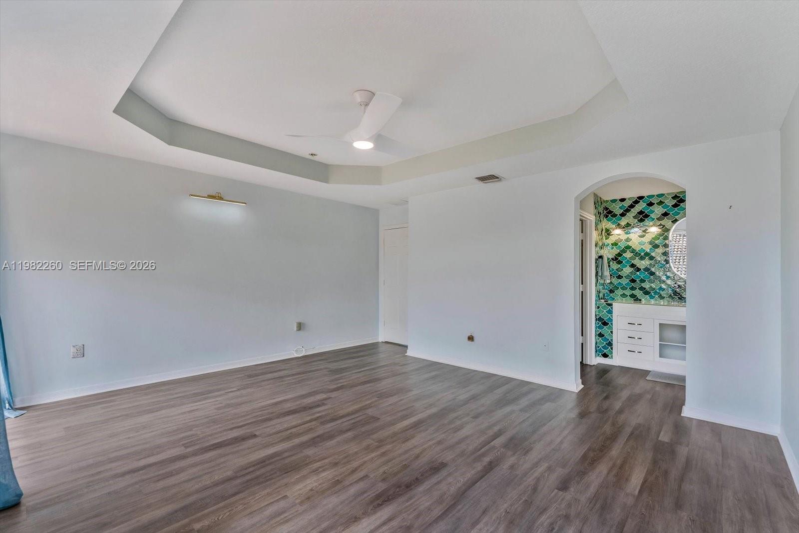 KARENERO FALLS - Residential