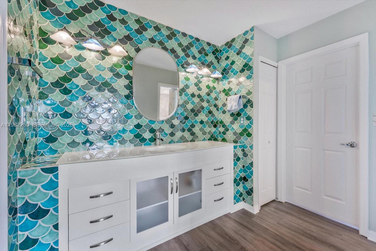 KARENERO FALLS - Residential