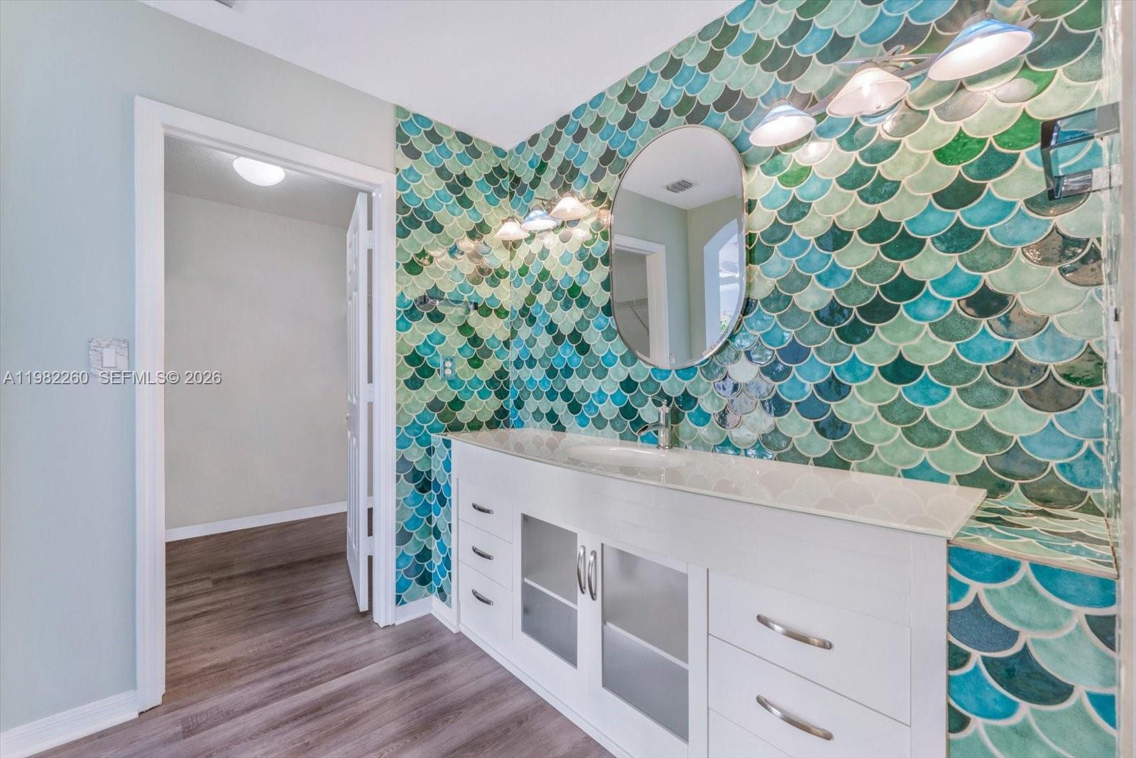 KARENERO FALLS - Residential