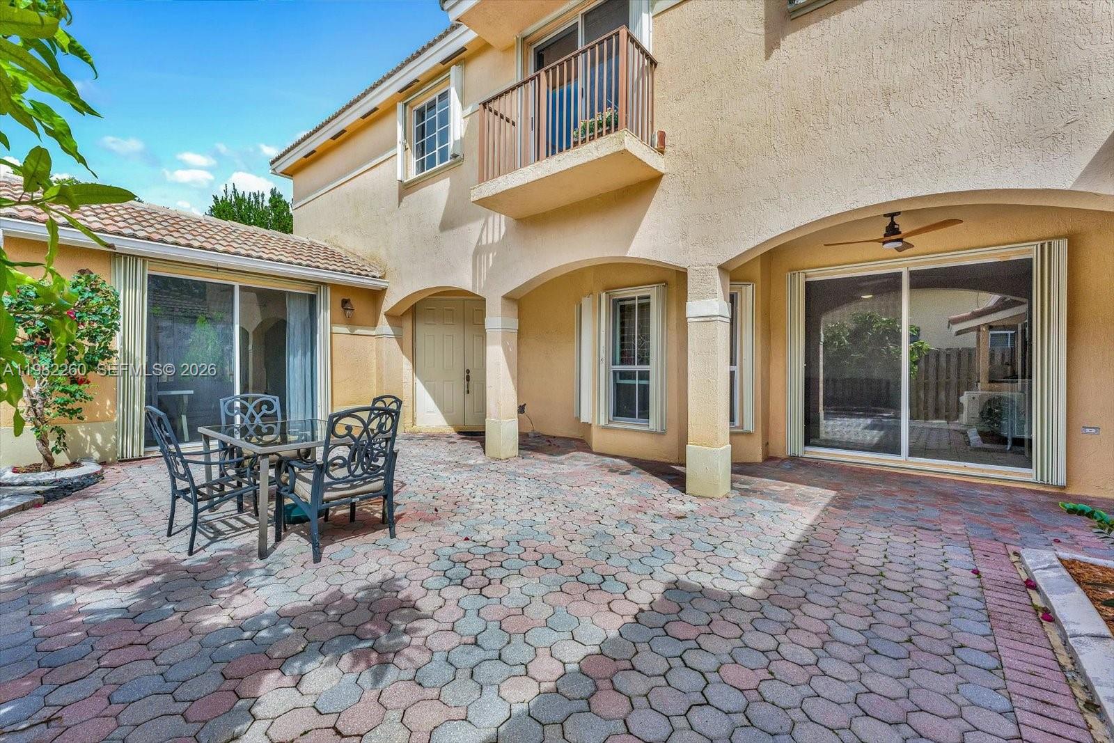 KARENERO FALLS - Residential