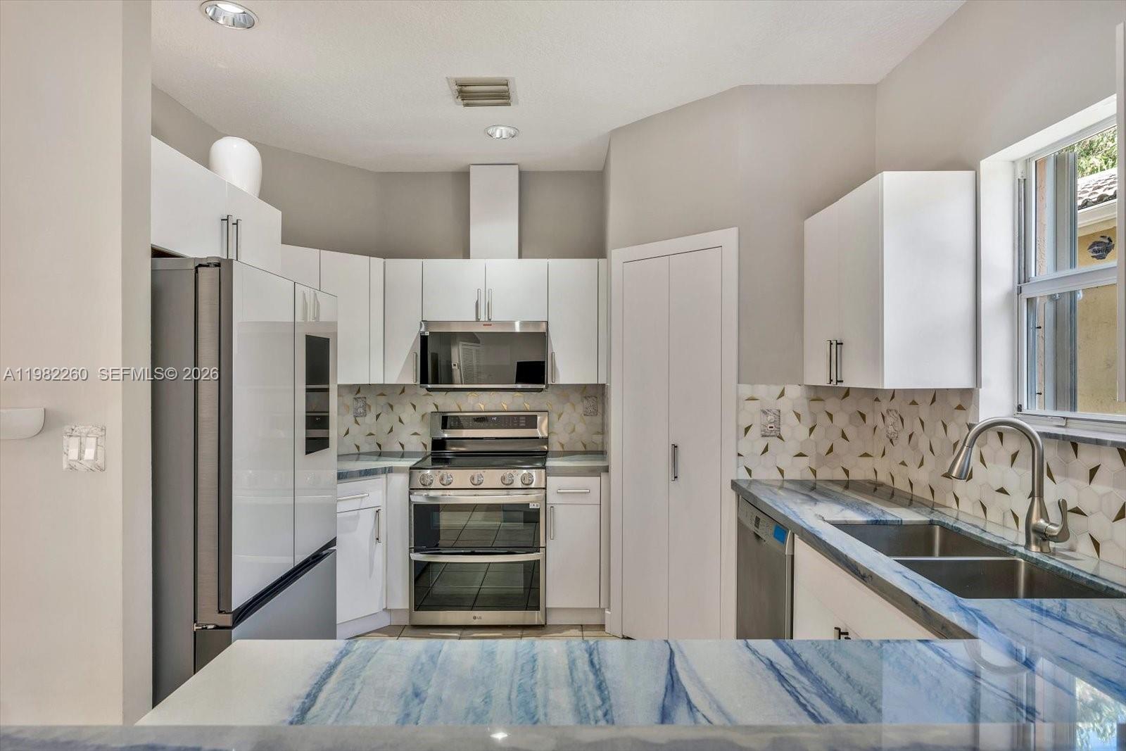 KARENERO FALLS - Residential