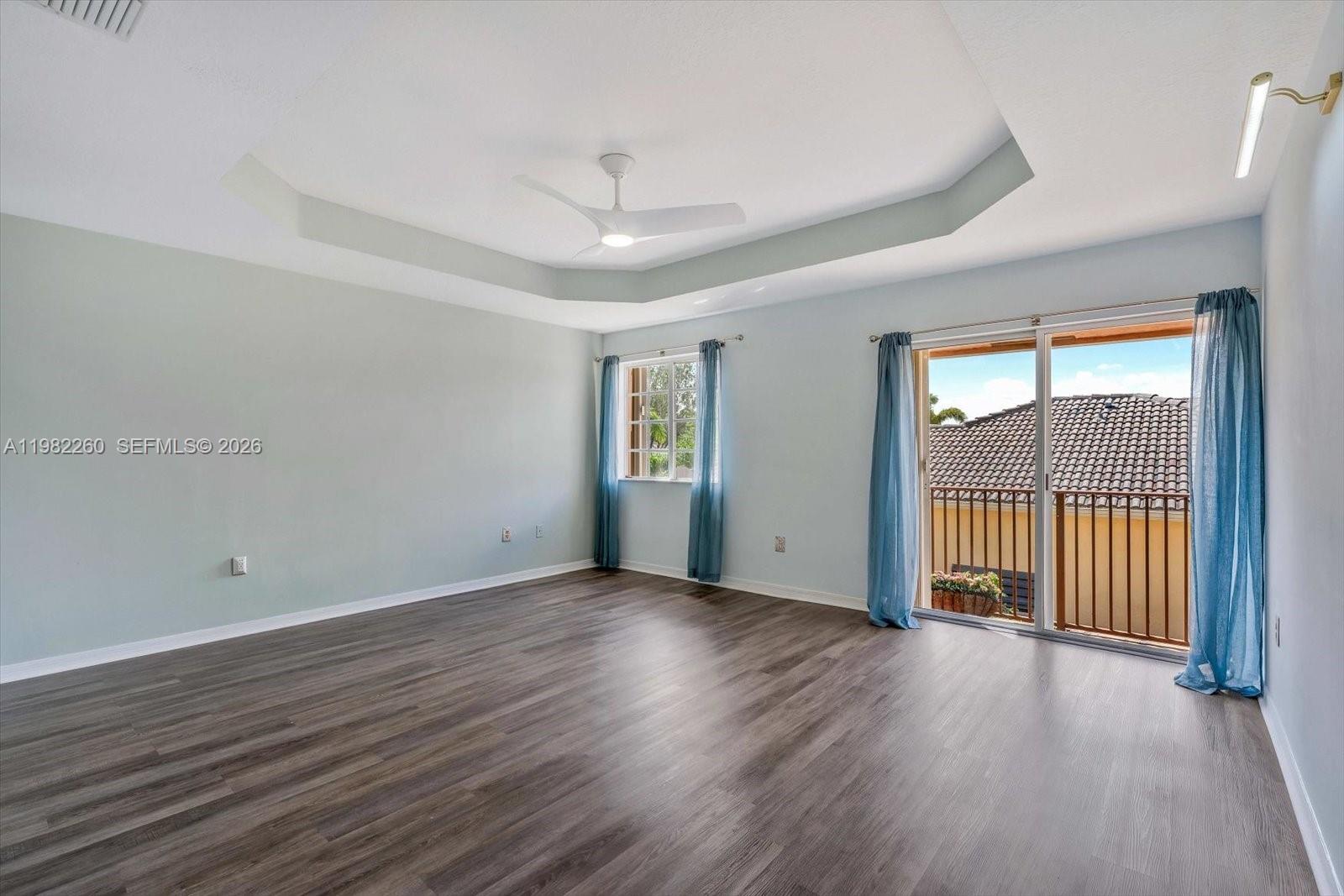 KARENERO FALLS - Residential