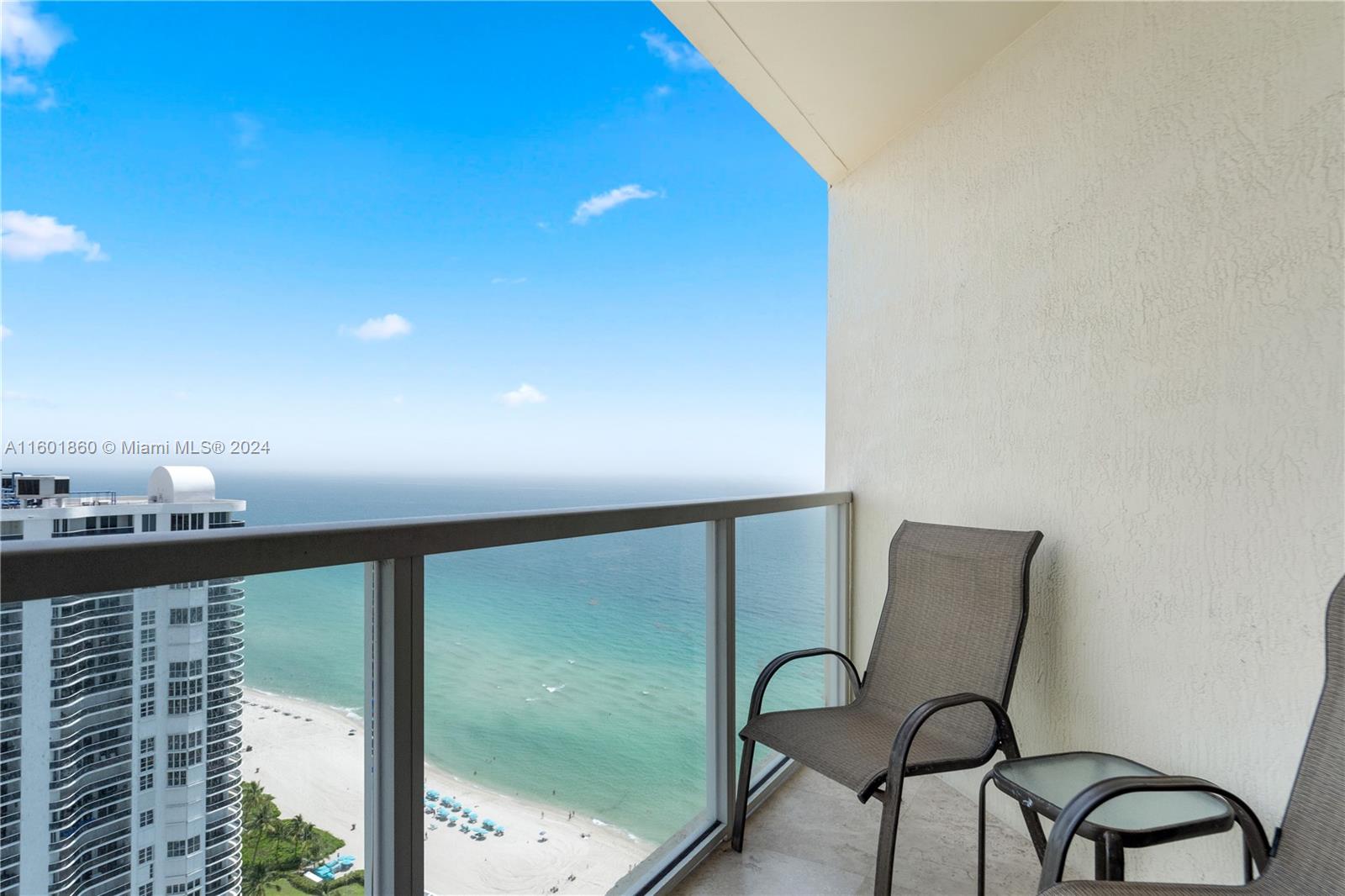 LA PERLA CONDO - Residential Lease