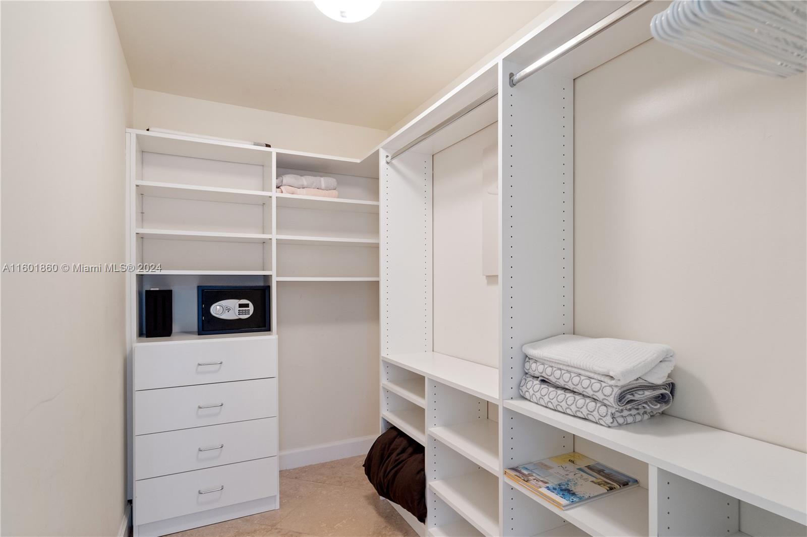 LA PERLA CONDO - Residential Lease