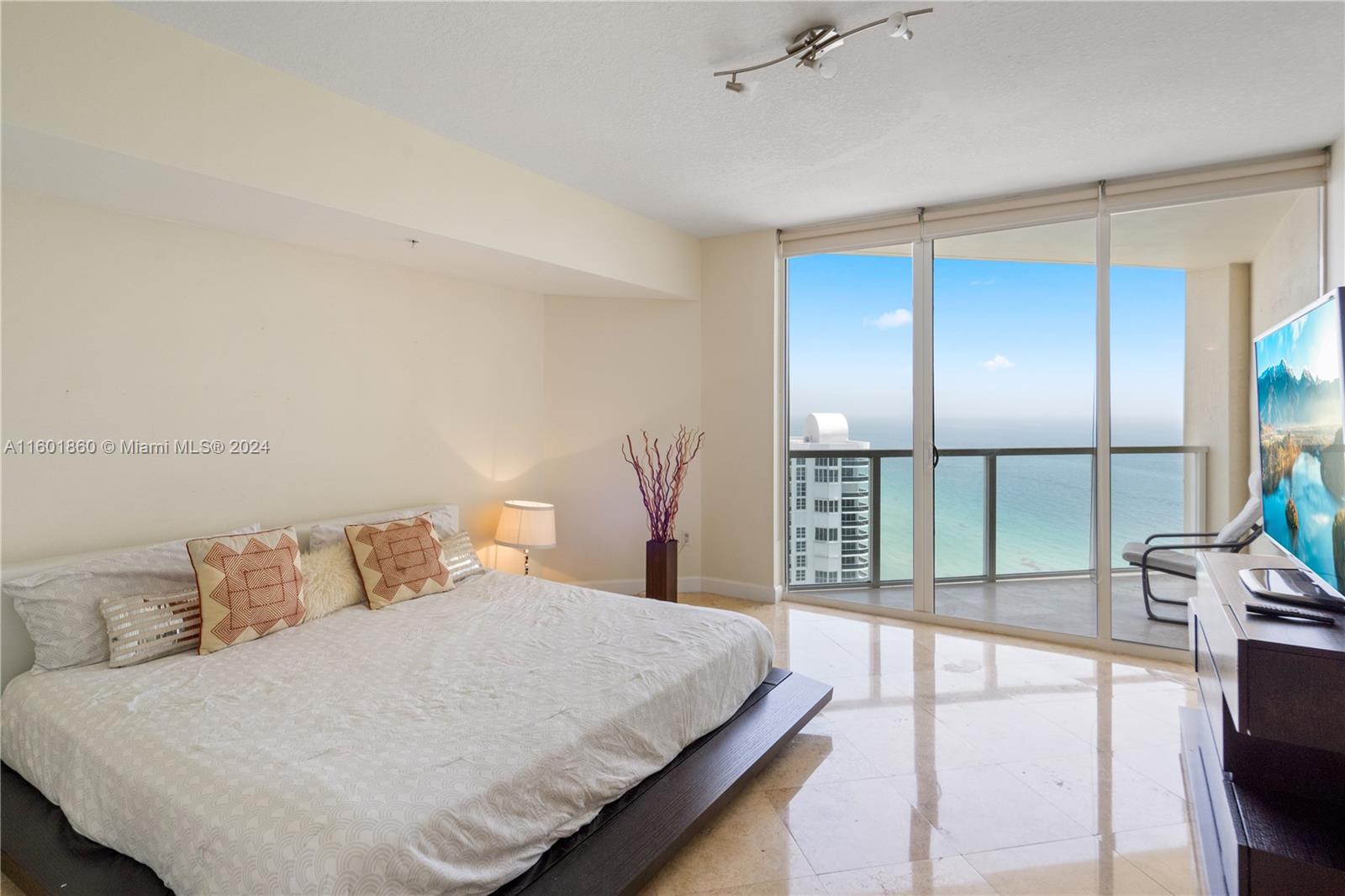 LA PERLA CONDO - Residential Lease