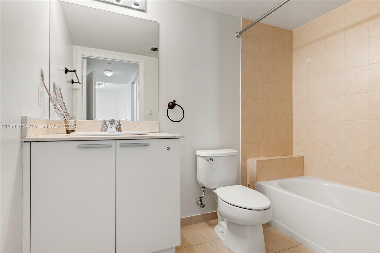 LA PERLA CONDO - Residential Lease