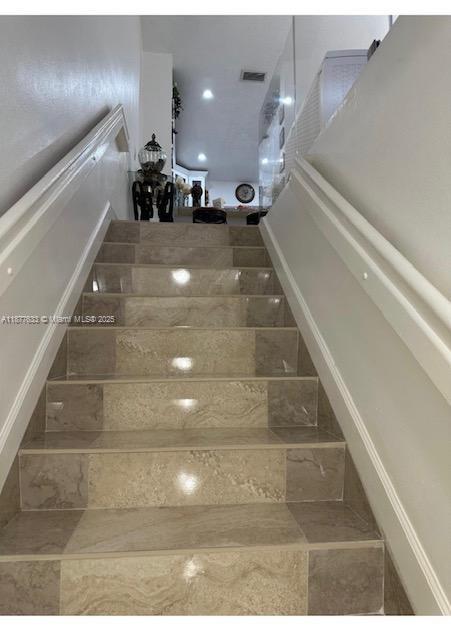 WEST PALM VILLAS III COND - Residential