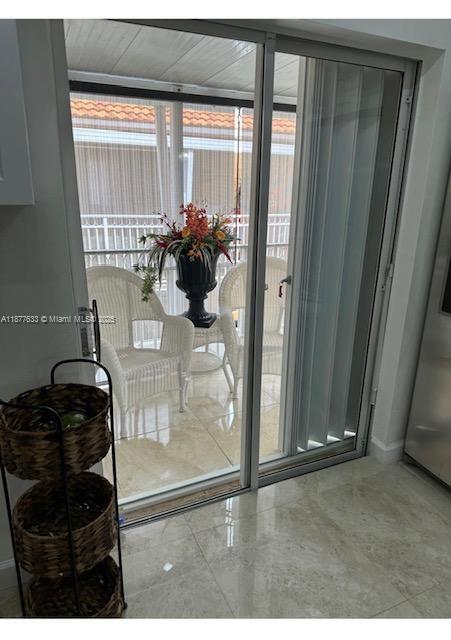 WEST PALM VILLAS III COND - Residential