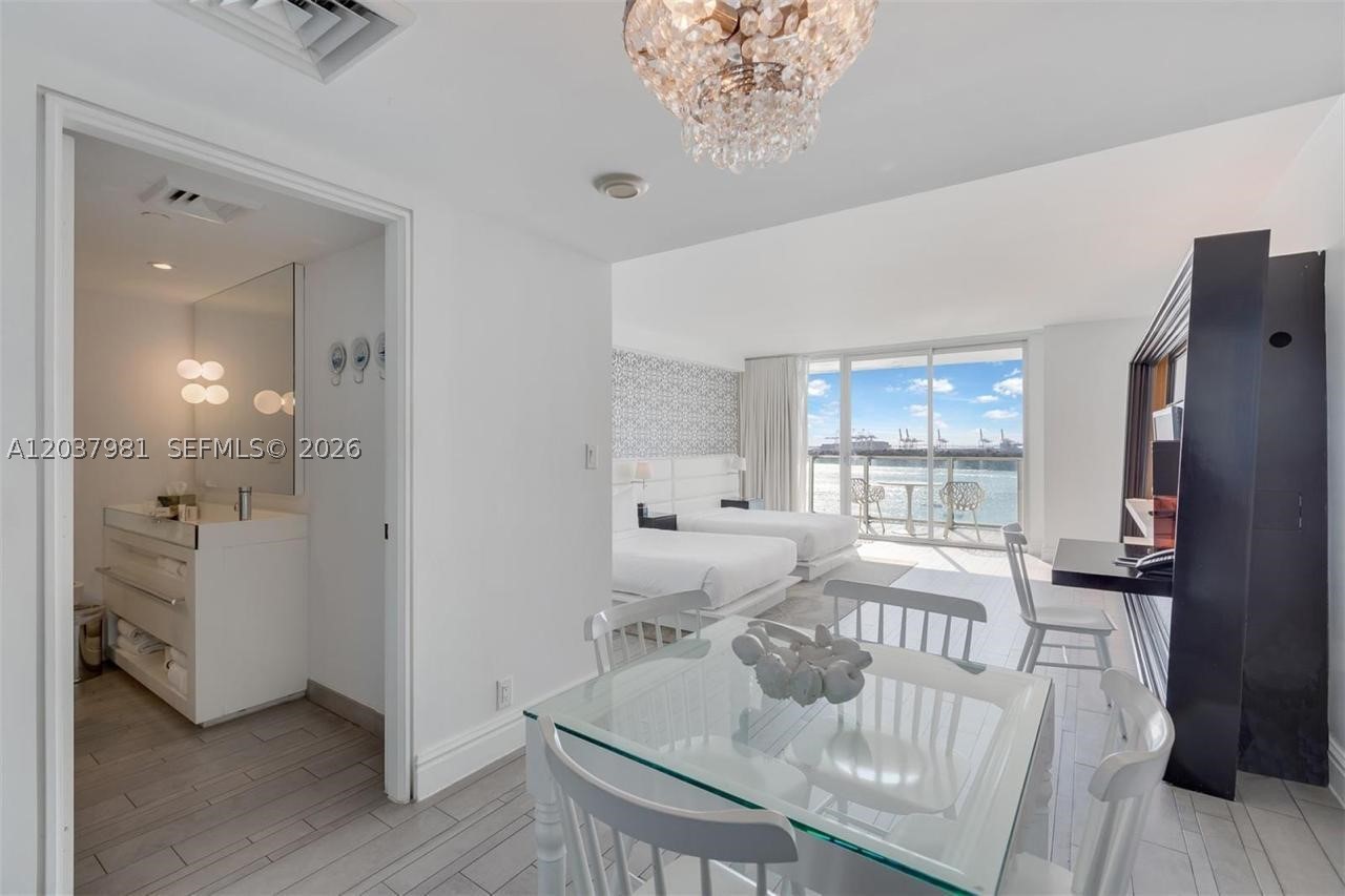 1100 West Ave 1012