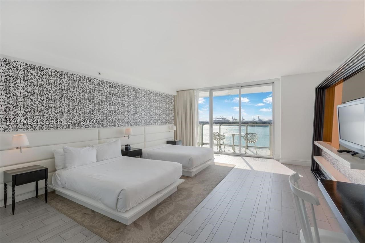 1100 West Ave 1012