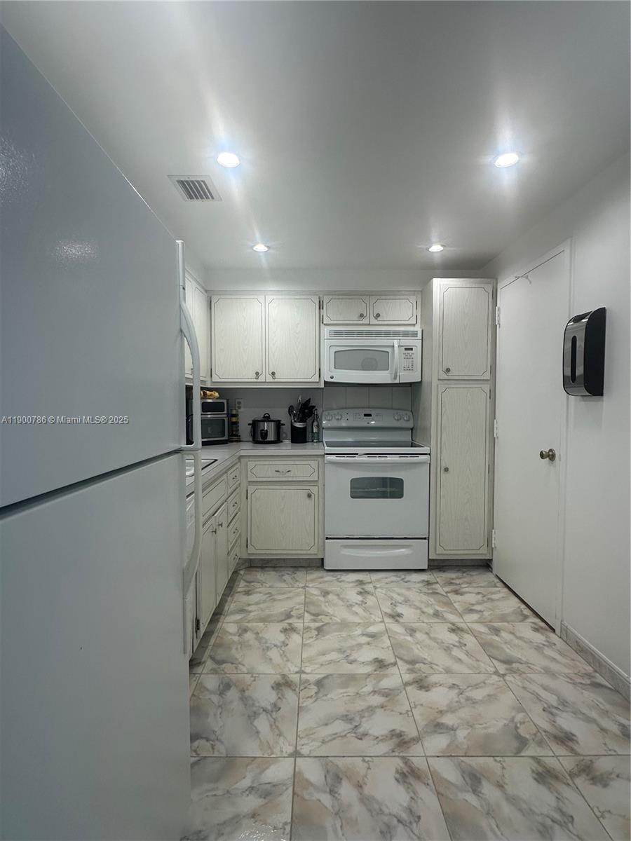 HEMISPHERES CONDO - Residential Lease