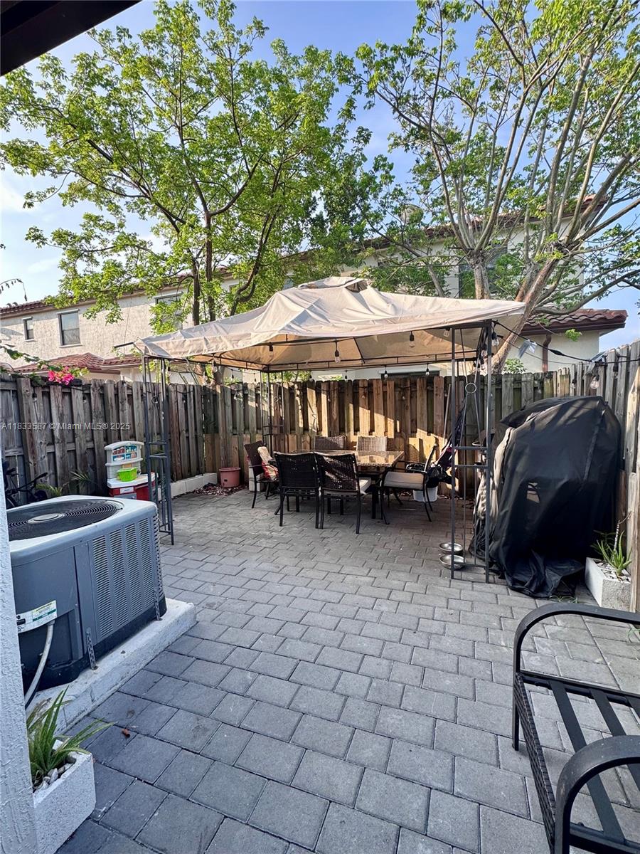 3204 SE 5th St 3204