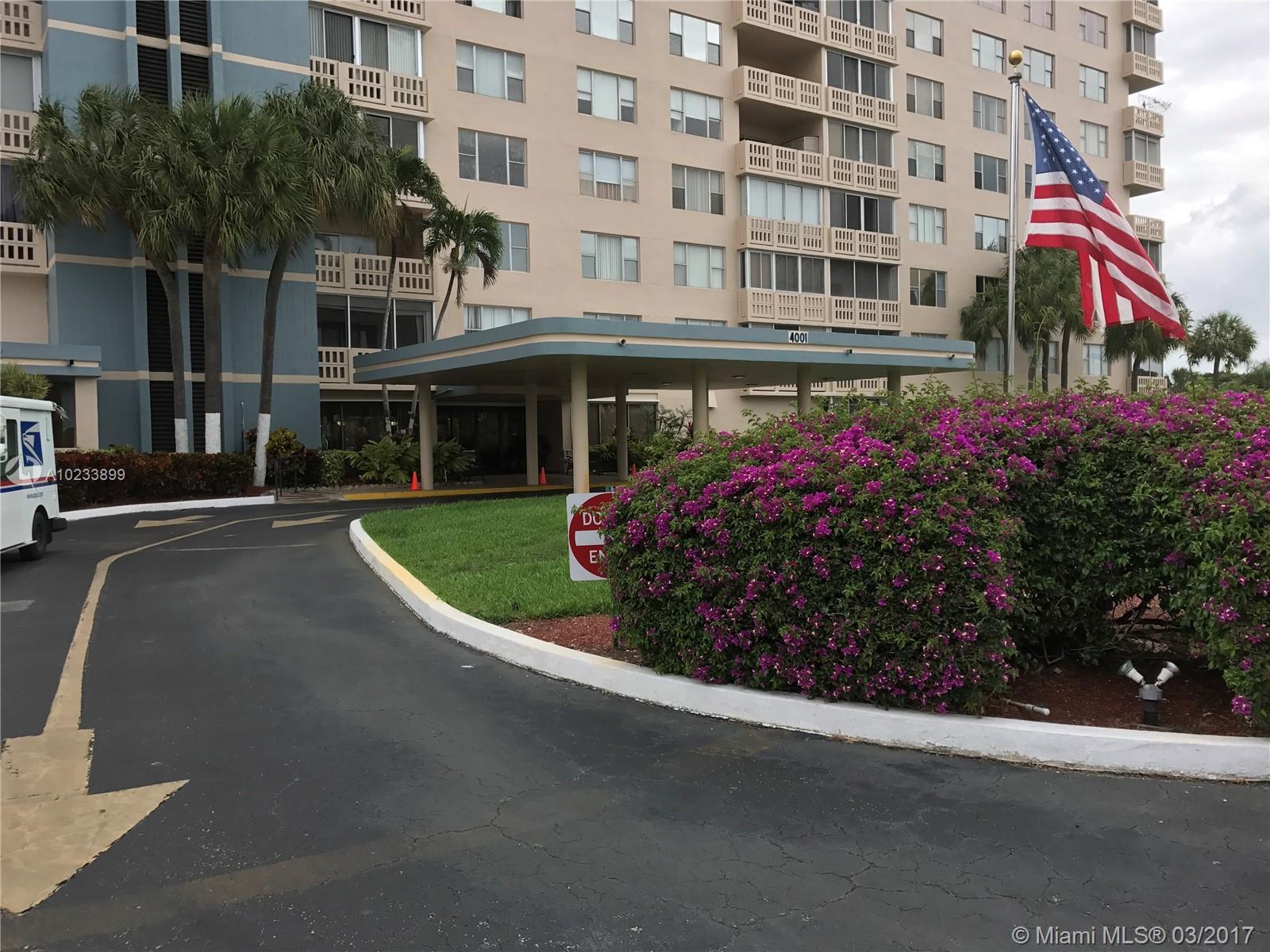 Large 2 bed, 2 bath Penthouse, with great view, must be 55 years of age, granite countertops, eat in kitchen.
No renting allowed. low maintenance, 24 hour security, close to shopping and transportation. Lots of . Seller motivated.