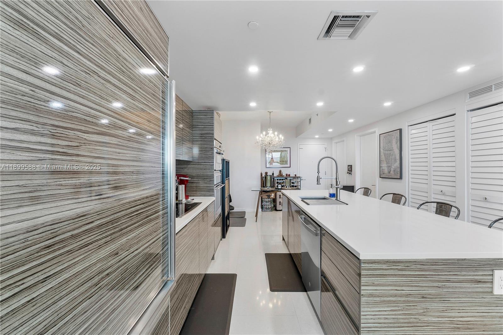 ICON BAY CONDO - Residential Lease