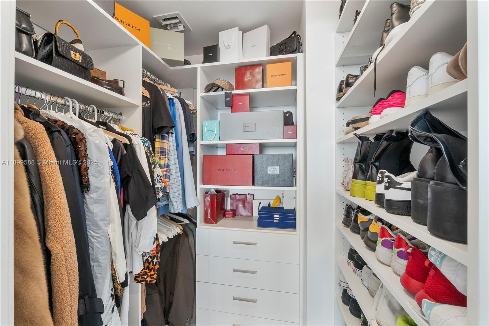 ICON BAY CONDO - Residential Lease