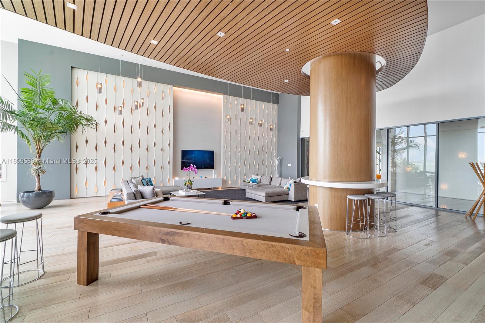 ICON BAY CONDO - Residential Lease