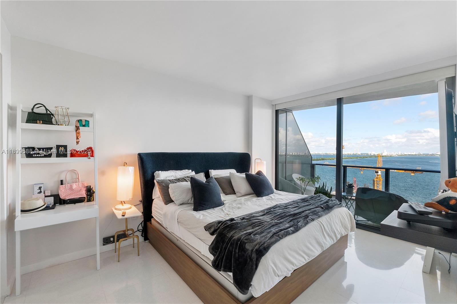 ICON BAY CONDO - Residential Lease