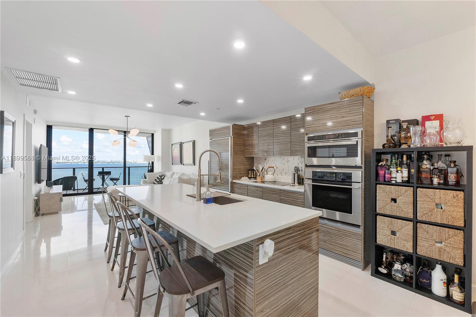 ICON BAY CONDO - Residential Lease