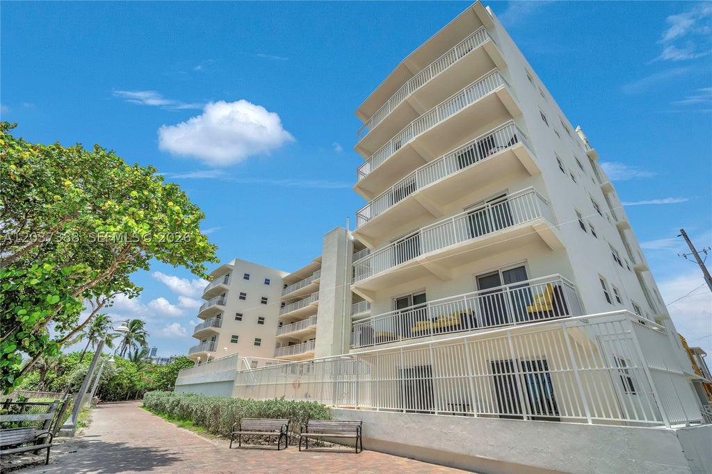 Photo of 901 S Surf Rd #506, Hollywood, FL 33019 (MLS # A12037388)