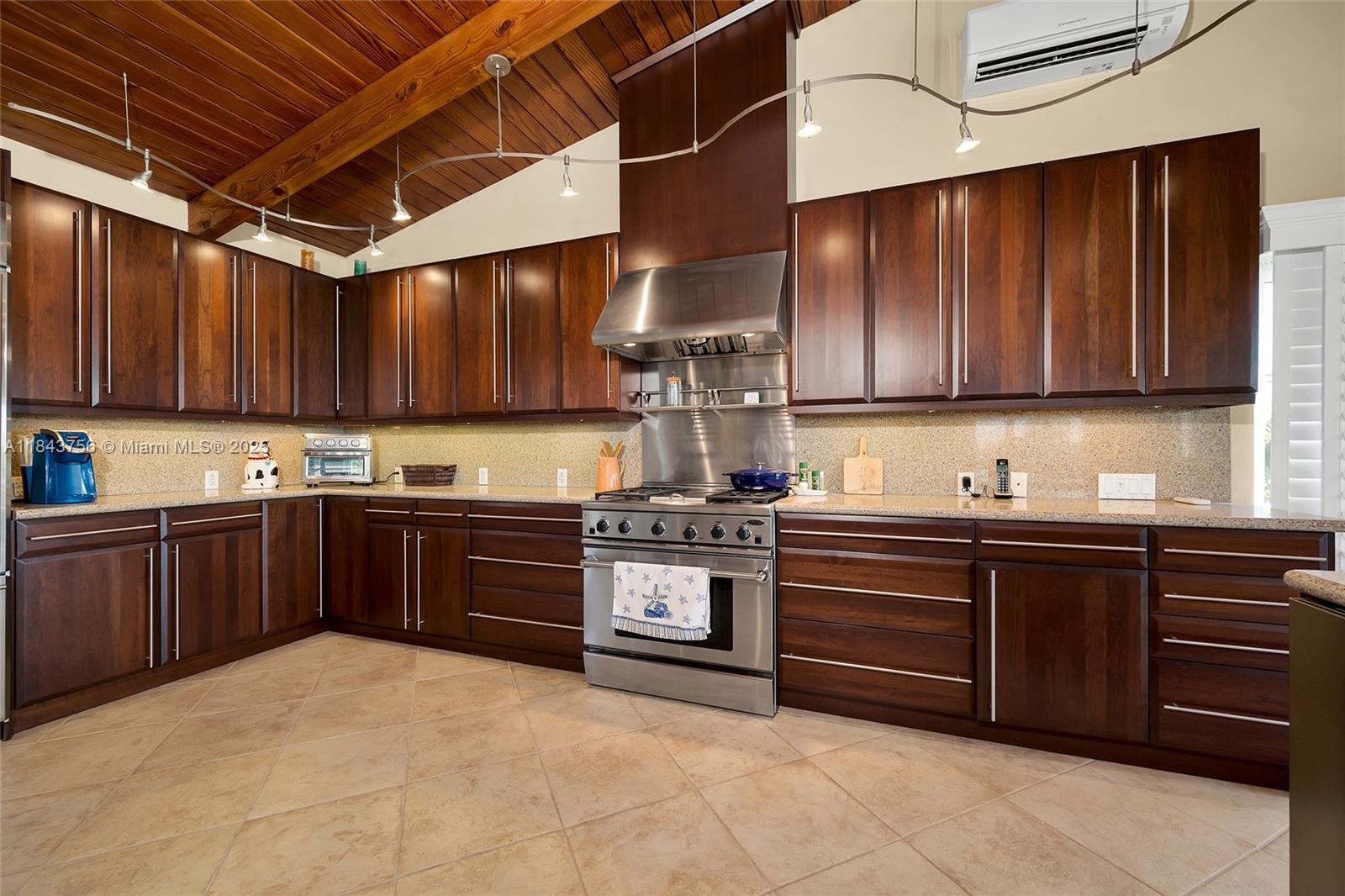 PORT ANTIGUA PLAT NO 2 - Residential