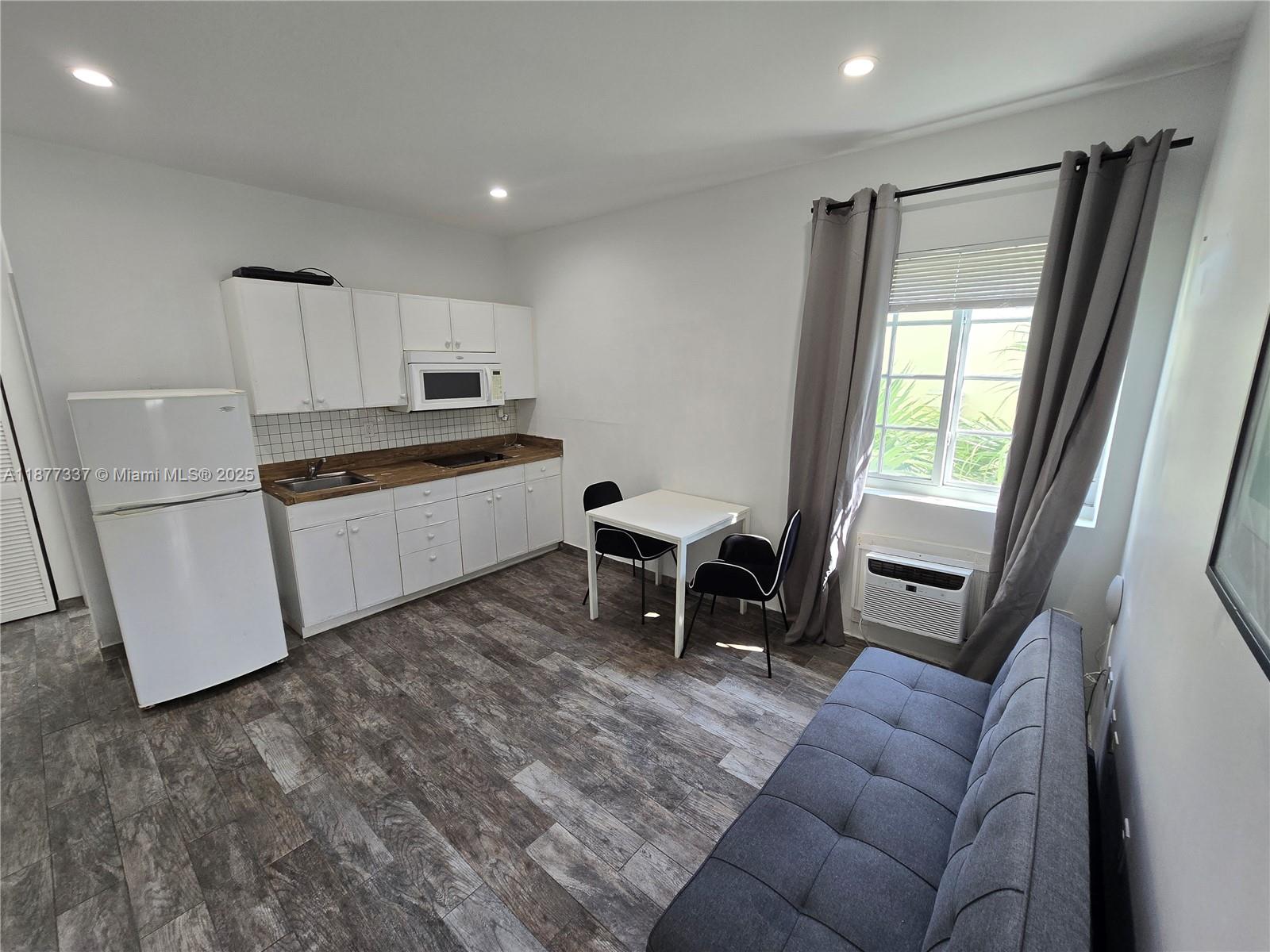 1345 Pennsylvania Ave 2C