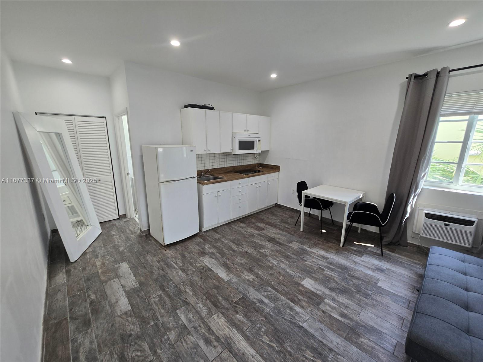 1345 Pennsylvania Ave 2C