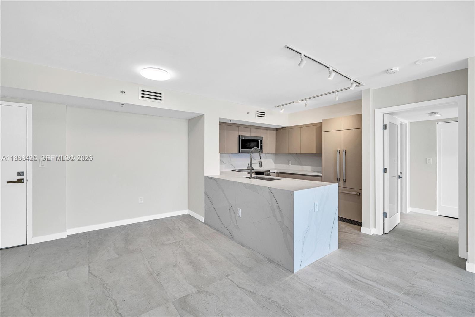 YACHT CLUB AT PORTOFINO C - Residential