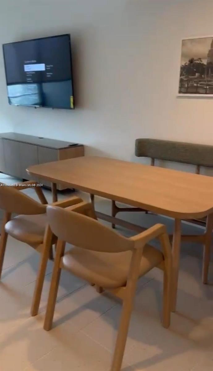 View photos, virtual tours, details... 601 NE 1 st AVE 3513