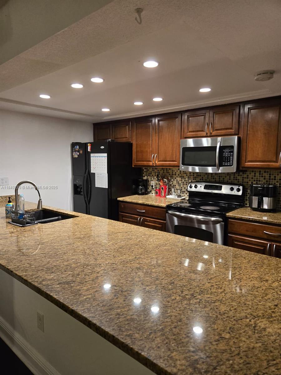 Beautifully Renovated 3 Bedroom 2 bath townhouse in the heart of West Kendall!! This move-in ready home features a modern kitchen with stainless still appliances, updated bathrooms, spacious bedrooms and abundant natural light, enjoy a private patio perfect for Entertaiment, centrally located near top schools, shopping, dining, and major highways. don't miss this opportunity to rent this home.