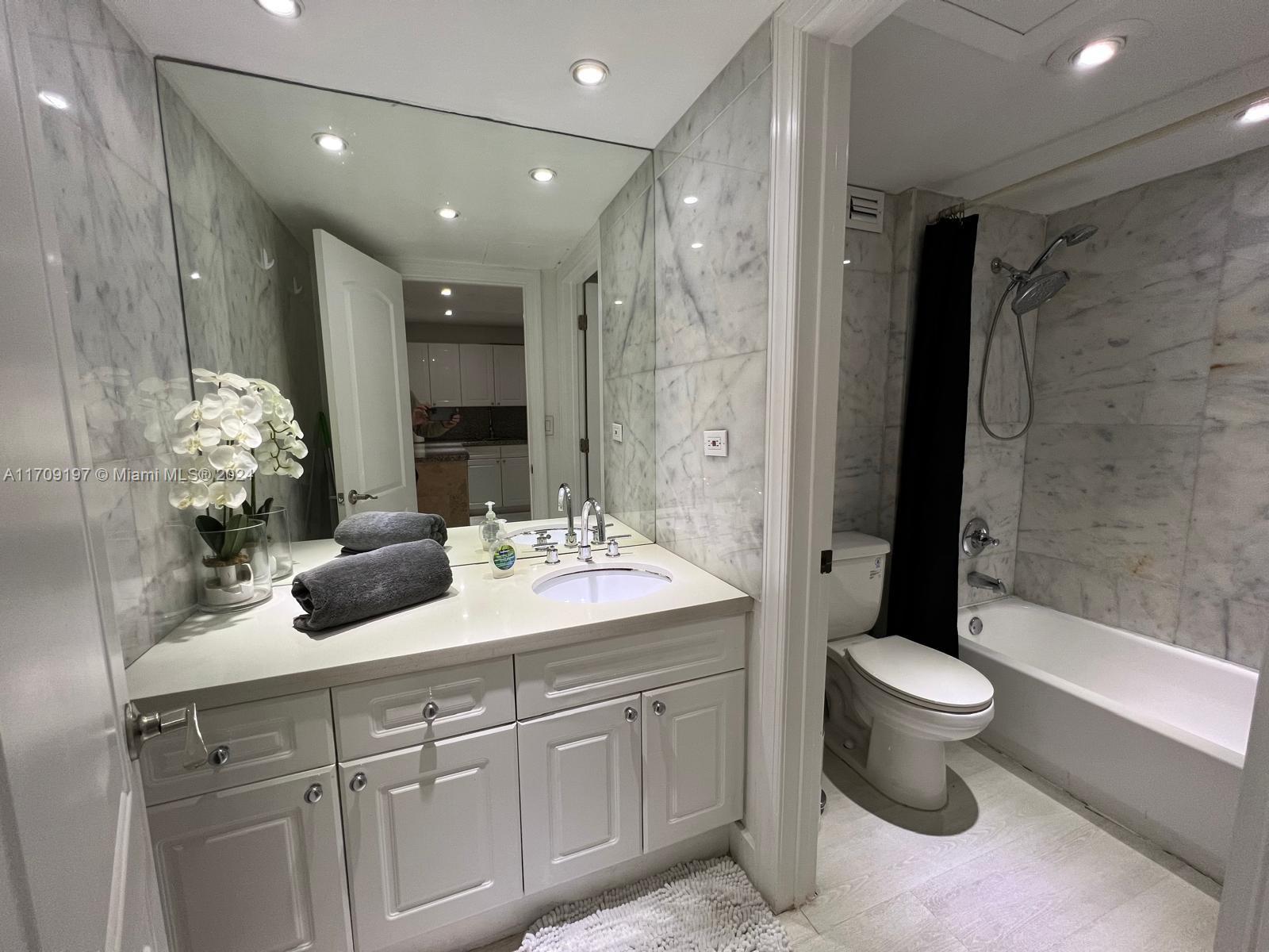 RONEY PALACE CONDO - Residential Lease
