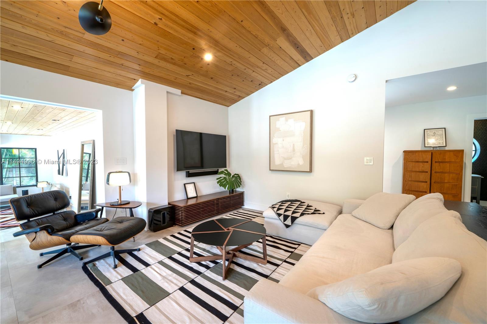 MIAMI SHORES SEC 3 - Residential