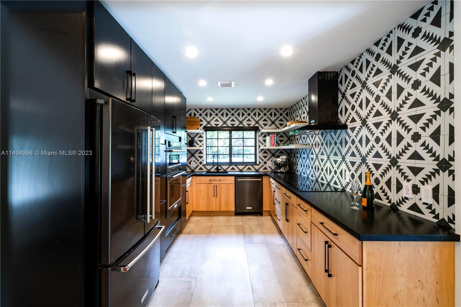 MIAMI SHORES SEC 3 - Residential