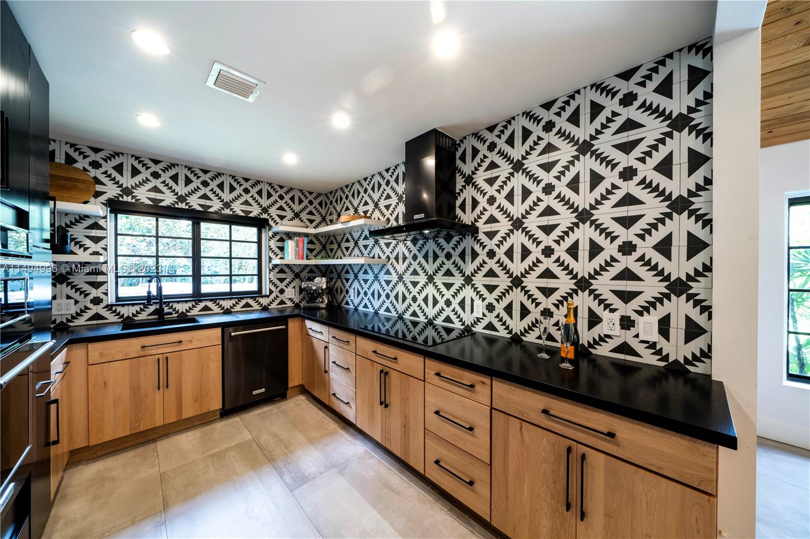 MIAMI SHORES SEC 3 - Residential