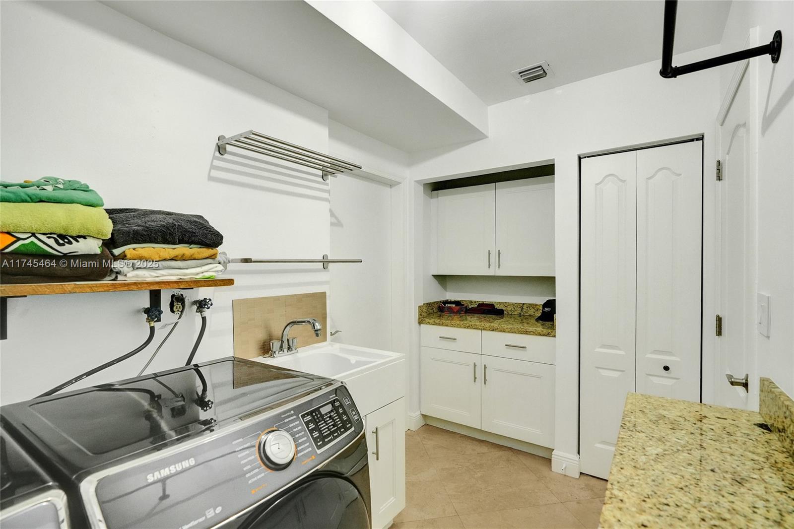 C GABLES RIVIERA SEC 12 - Residential