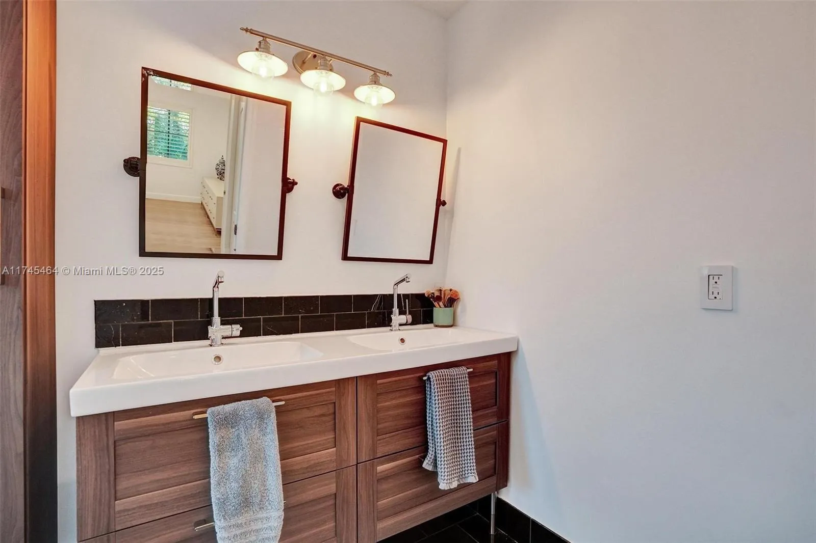 Coral Gables, Florida 33146, United States, 4 Bedrooms Bedrooms, ,3 BathroomsBathrooms,Residential,Pending,1355