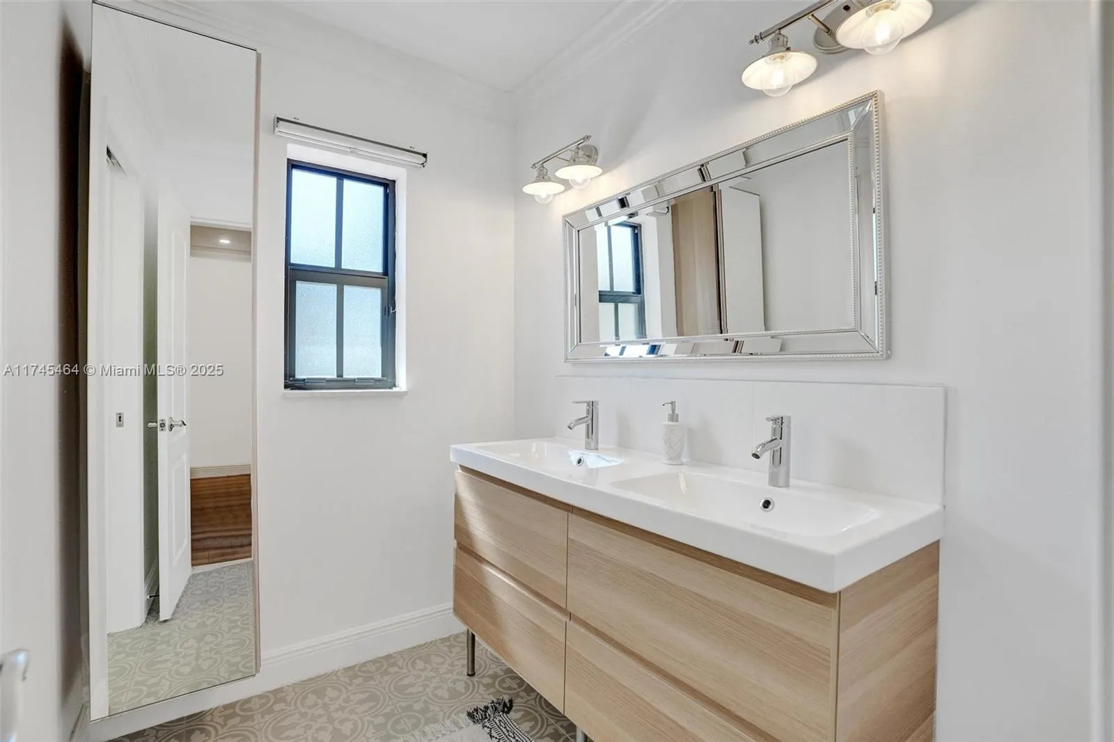 Coral Gables, Florida 33146, United States, 4 Bedrooms Bedrooms, ,3 BathroomsBathrooms,Residential,Pending,1355