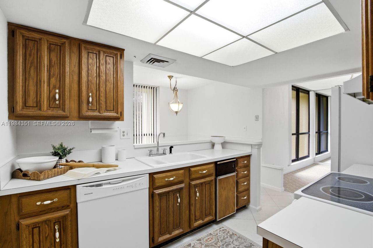 WOODLAND LAKES - Residential