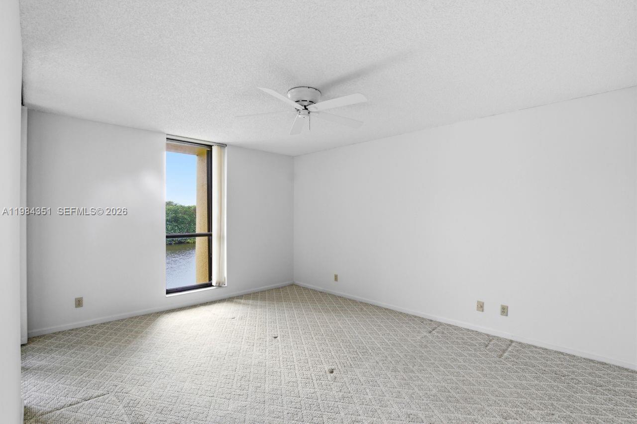 WOODLAND LAKES - Residential