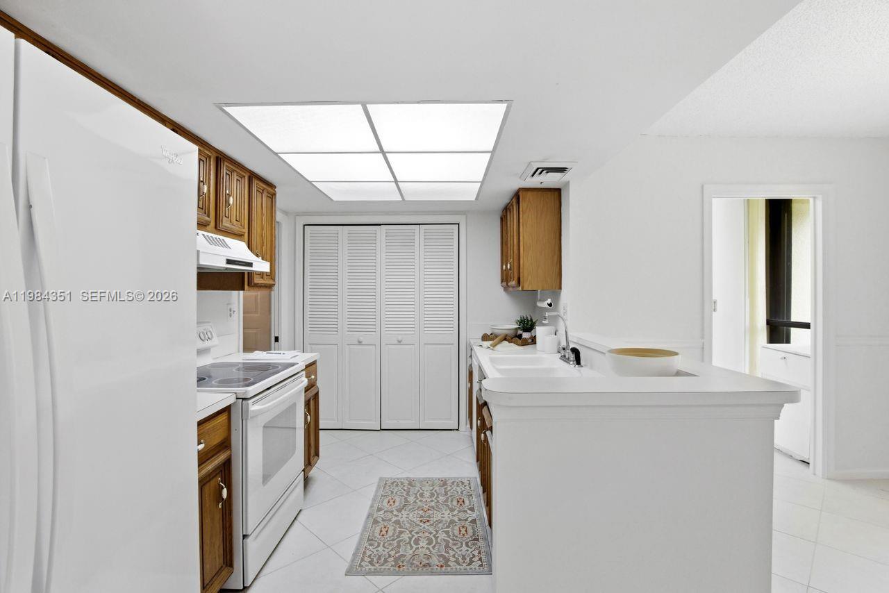 WOODLAND LAKES - Residential