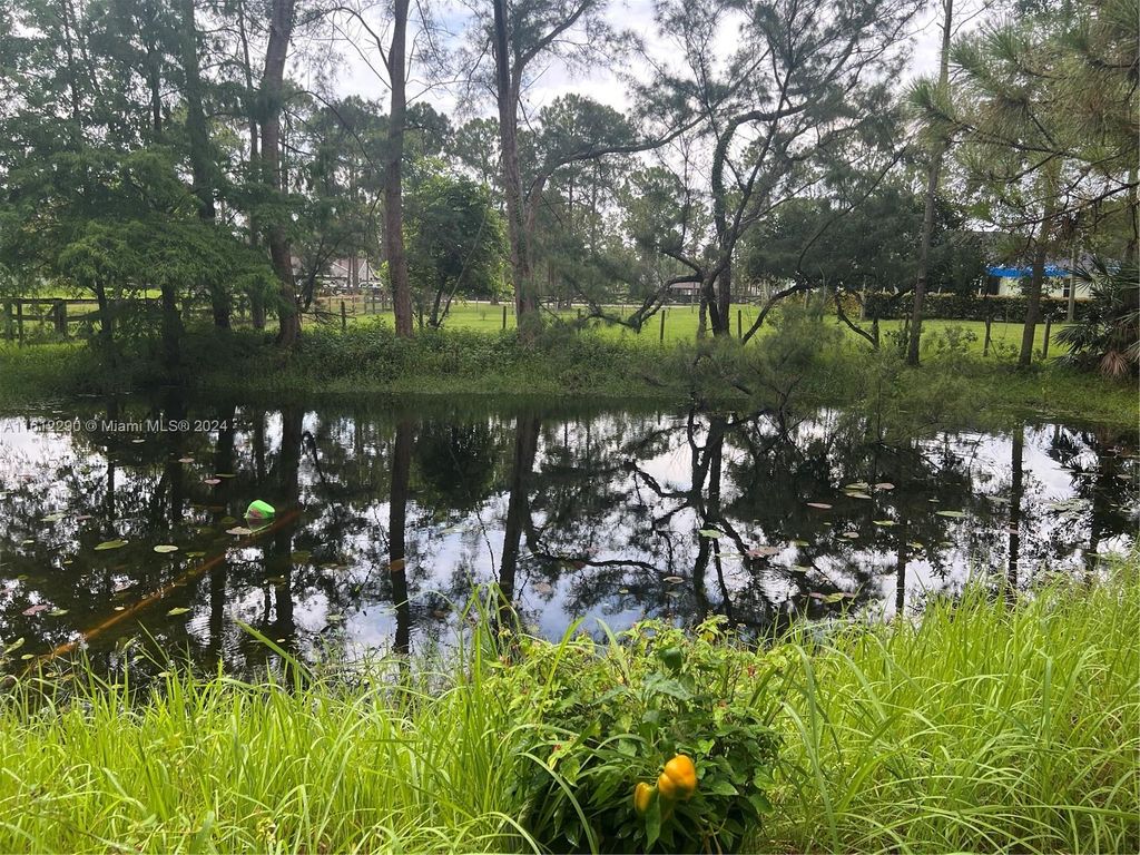 Photo of 17224 89th Pl, Loxahatchee, FL 33470 (MLS # A11612290)