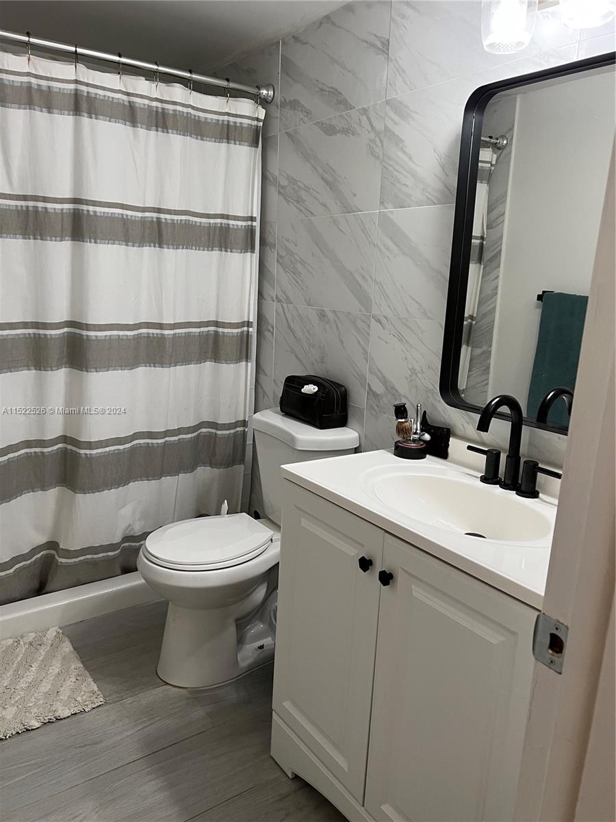 SNAPPER CREEK TOWNHOUSES - Residential Lease