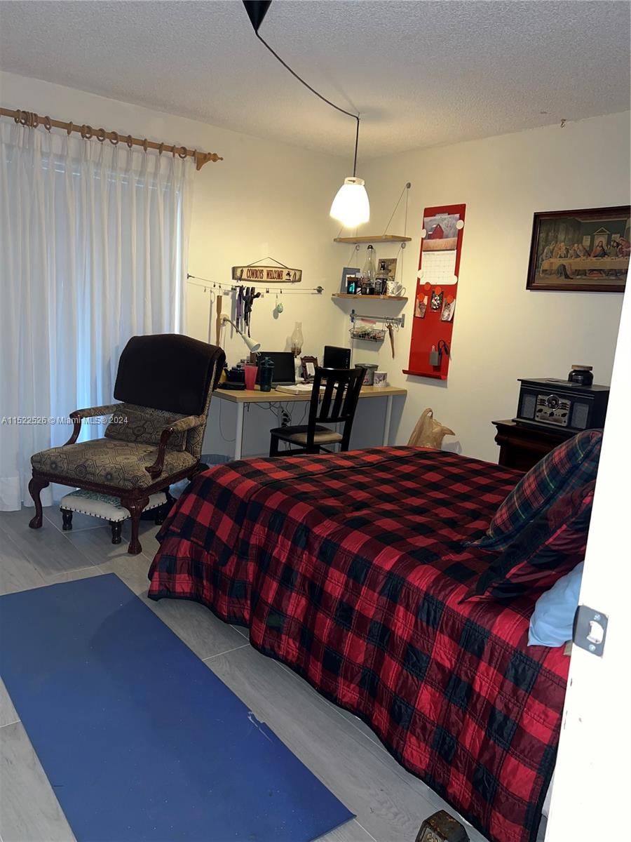 SNAPPER CREEK TOWNHOUSES - Residential Lease