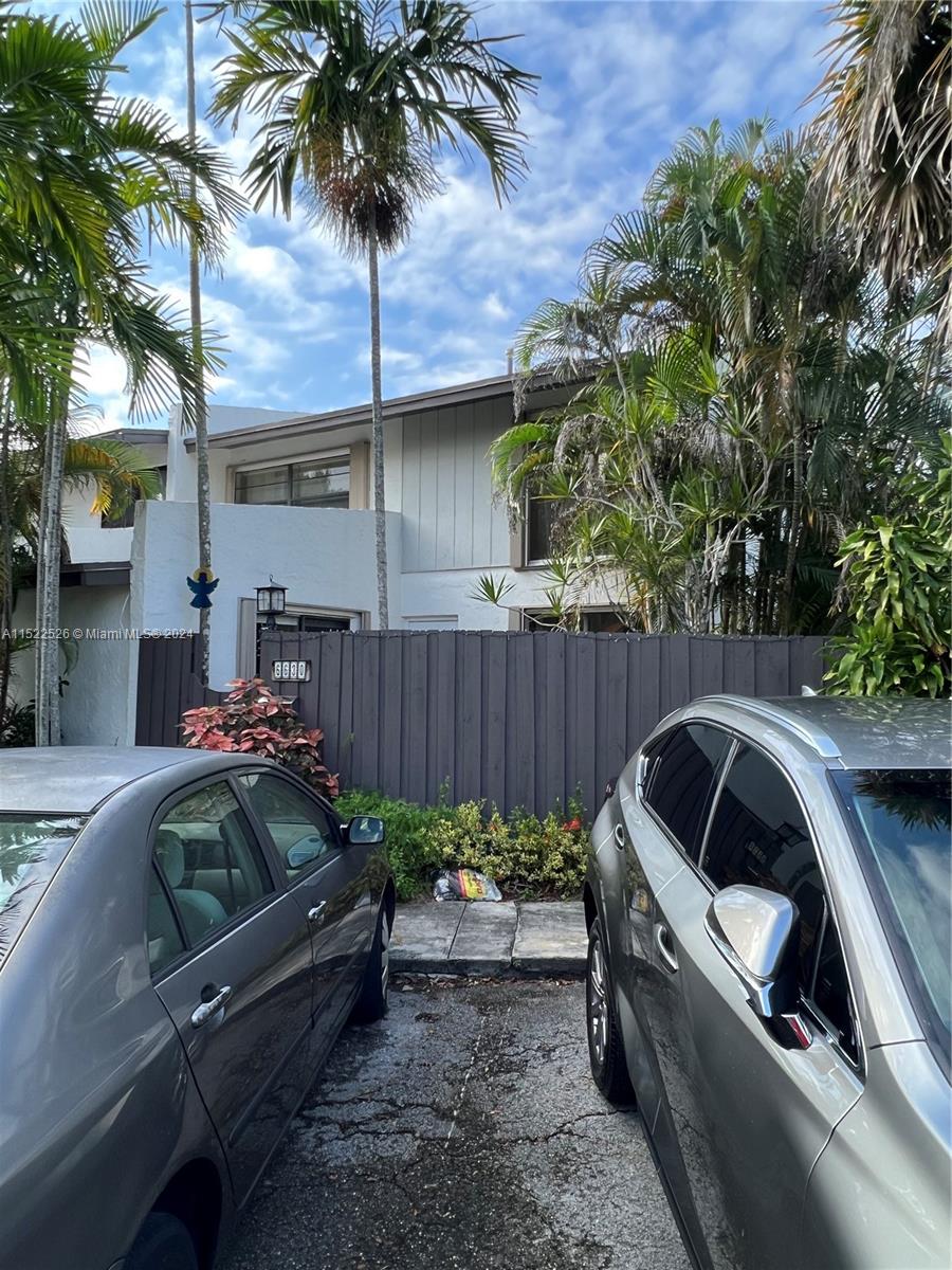 SNAPPER CREEK TOWNHOUSES - Residential Lease