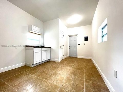 1381 NW 56th St S Miami FL 33142
