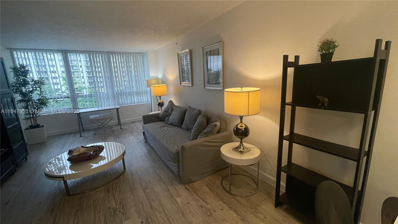FULLY FURNISHED 1BEDROOM AVAILABLE NOW!