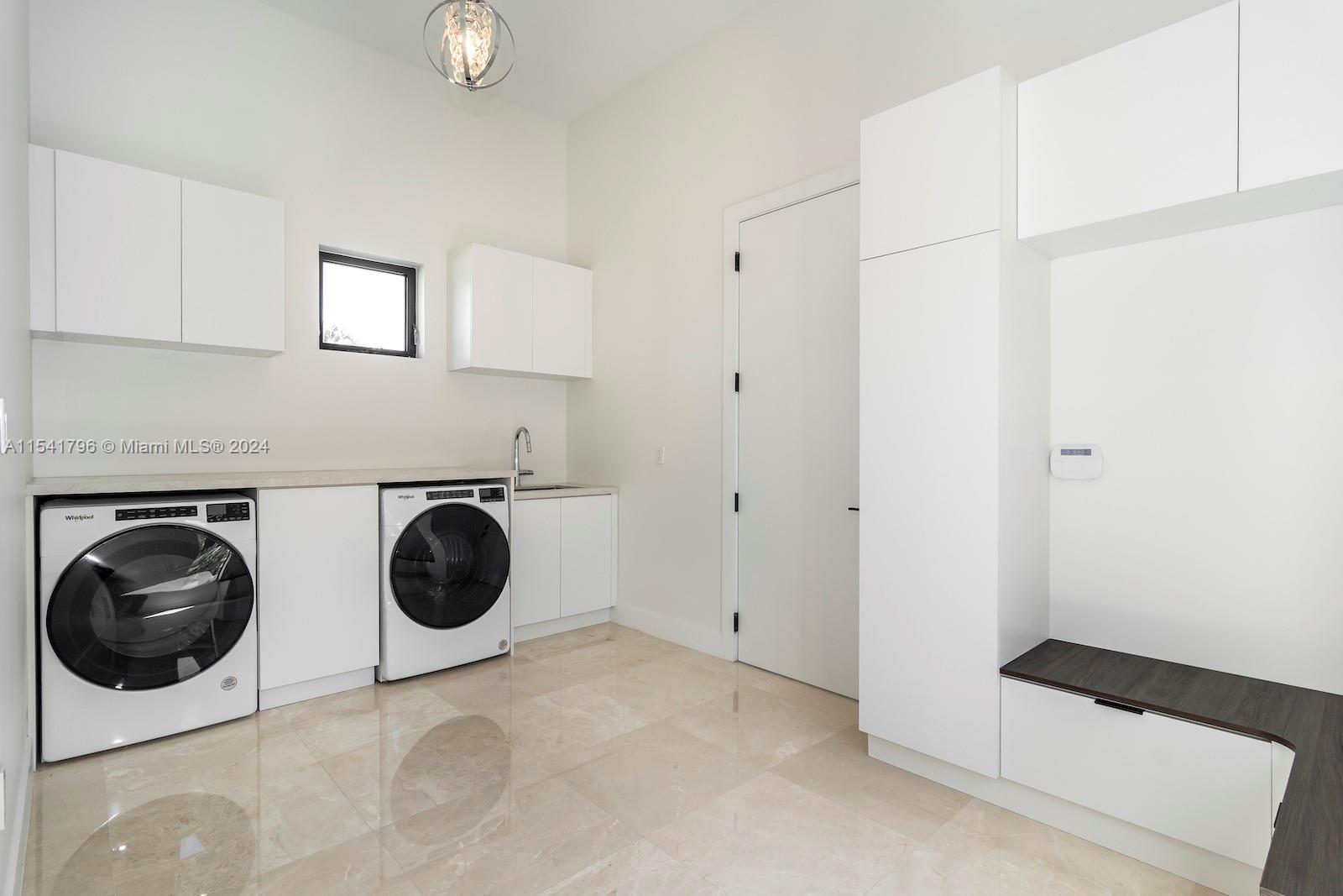 SWEETWATER ESTS SUB - Residential