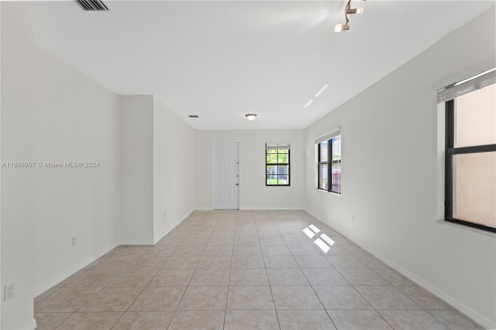 CHAMPION LAKES - Residential Lease