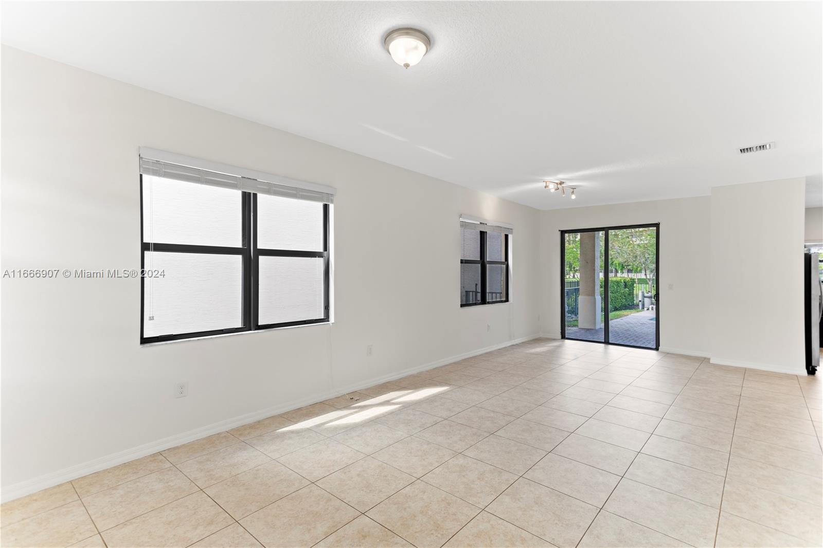 CHAMPION LAKES - Residential Lease